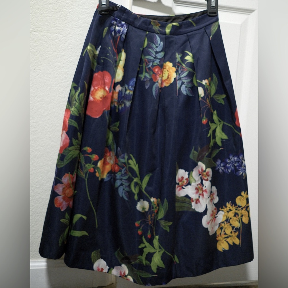 Rare Heavy Duty Floral Pleated Skirt